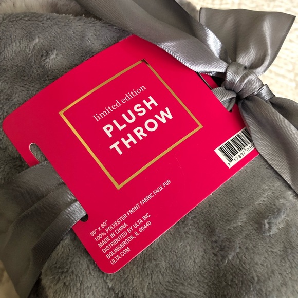 ULTA Limited Edition PLUSH THROW * Gray Blanket LE NEW - Picture 2 of 4